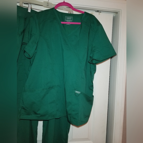 NWOT CHEROKEE REVOLUTION V NECK STRAIGHT LEG PULL ON CARGO SCRUBS SET - Picture 12 of 15